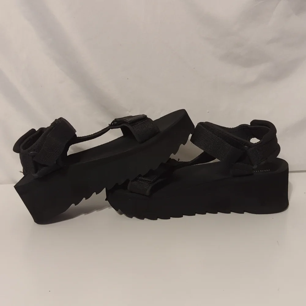 Platform Sandals - Picture 3 of 12